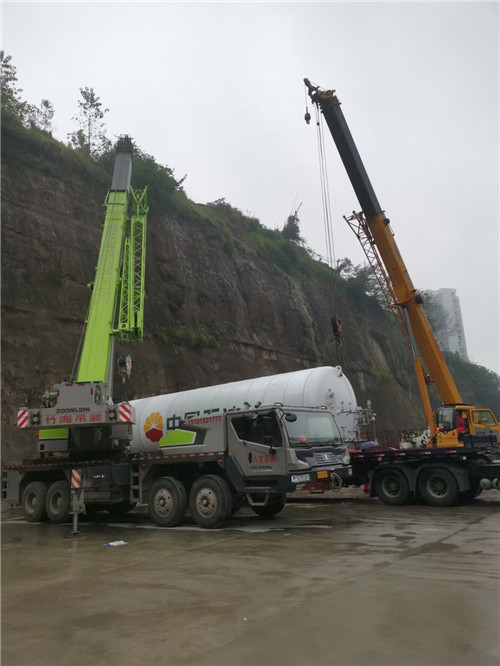 富拉尔基区“不怕风雨冻”—— 吊车的 “恶劣环境适应” 技术